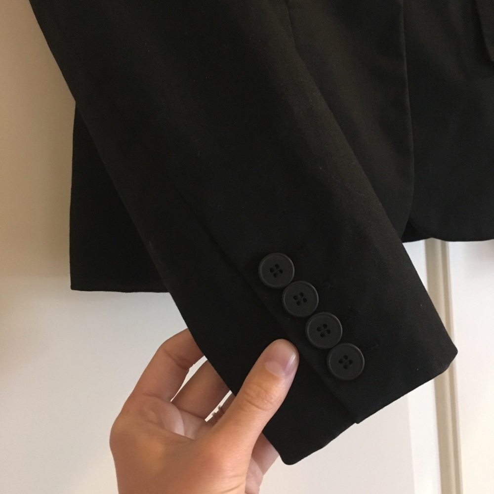 🌟 Closet Sale! 3 Tops/Sweaters/Jackets for $15! 🌟 Black Blazer - Picture 3 of 4
